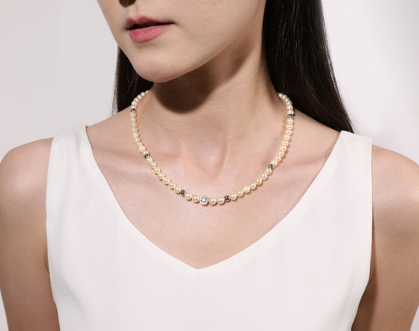 Smiley Pearl necklace