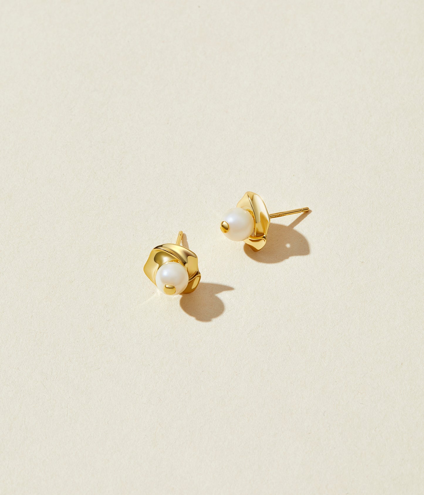 Serene pearl Earring